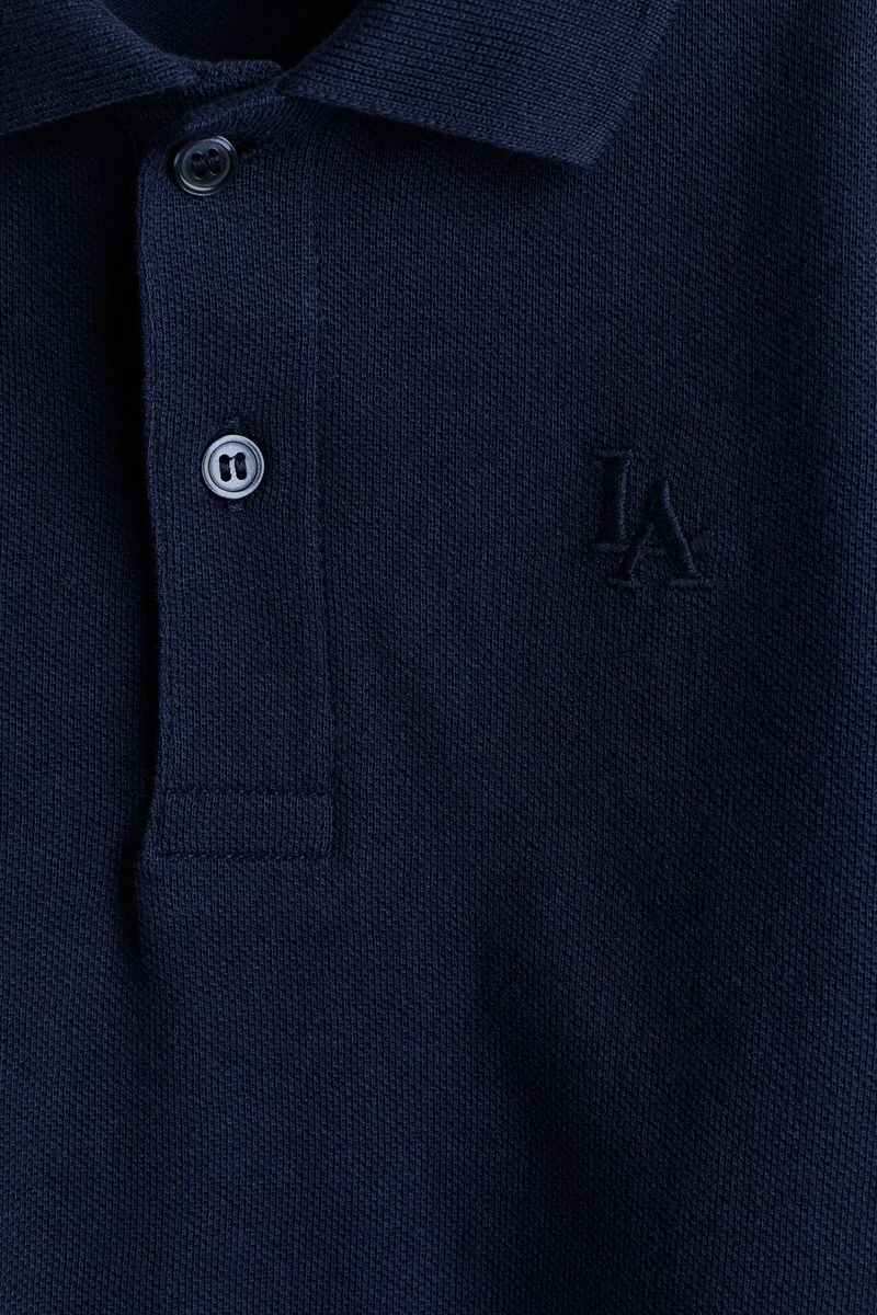 اتش اند ام تي-شيرت بولو من البيكيه بتصميم مطرز